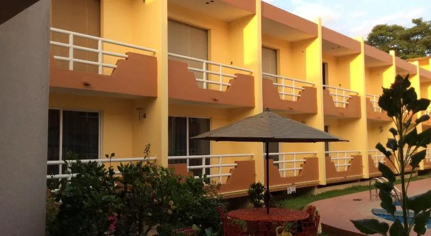 Hotel La Media Luna Inn hotel hero