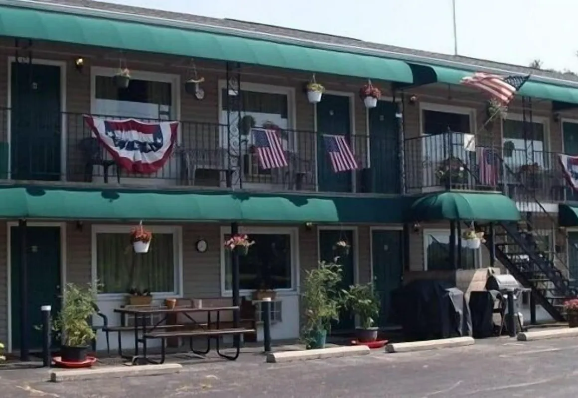 K-River Motel & Campground hotel hero