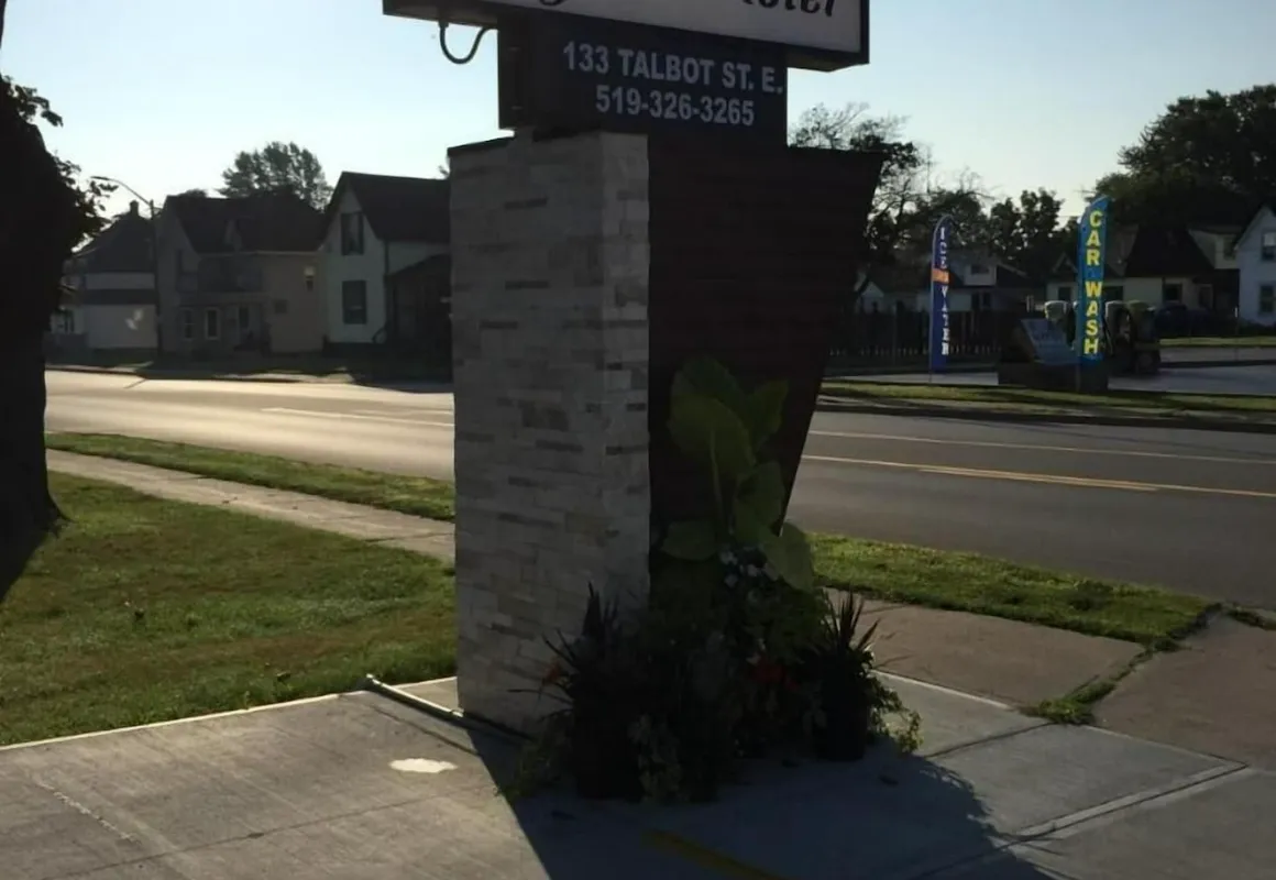 Wigle's Motel hotel hero