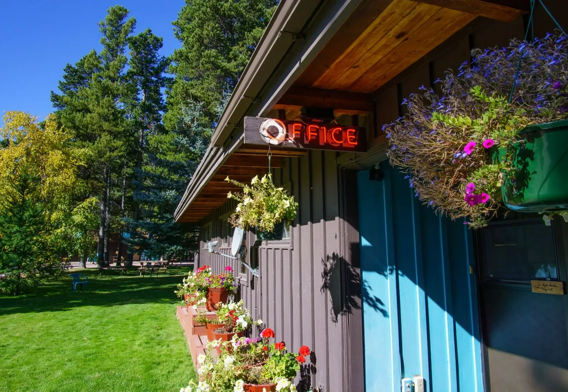 Mountain Pine Motel hotel hero