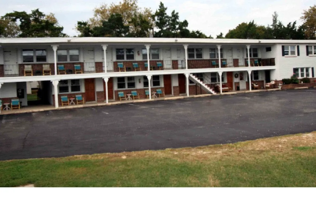 Cabin City Motel hotel hero