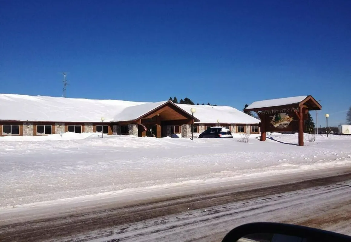Chicaugon Lake Inn hotel hero