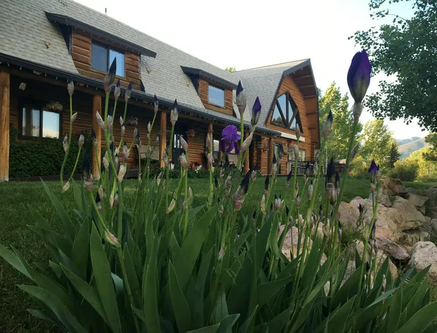 Snowberry Inn Bed & Breakfast hotel detail image 2