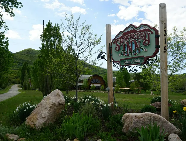 Snowberry Inn Bed & Breakfast hotel detail image 3