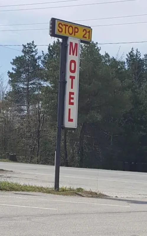 Stop 21 Motel hotel hero
