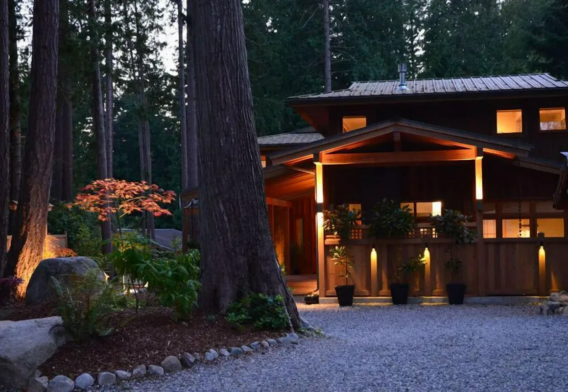 Shades of Jade Inn & Spa hotel hero