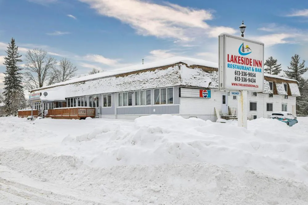 Lakeside Inn hotel hero