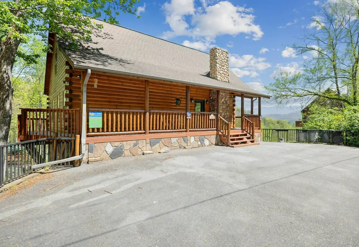 Hillbilly Hilton #525 hotel hero