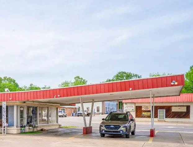 OYO Holiday Capri Motel & Rv Park hotel detail image 1