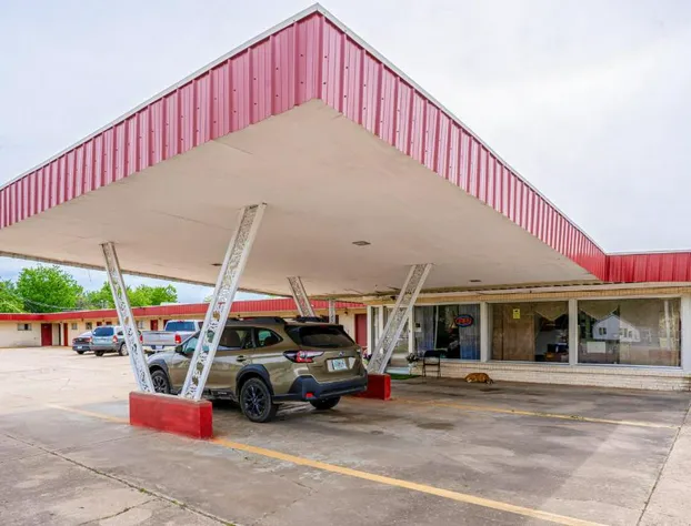 OYO Holiday Capri Motel & Rv Park hotel detail image 2