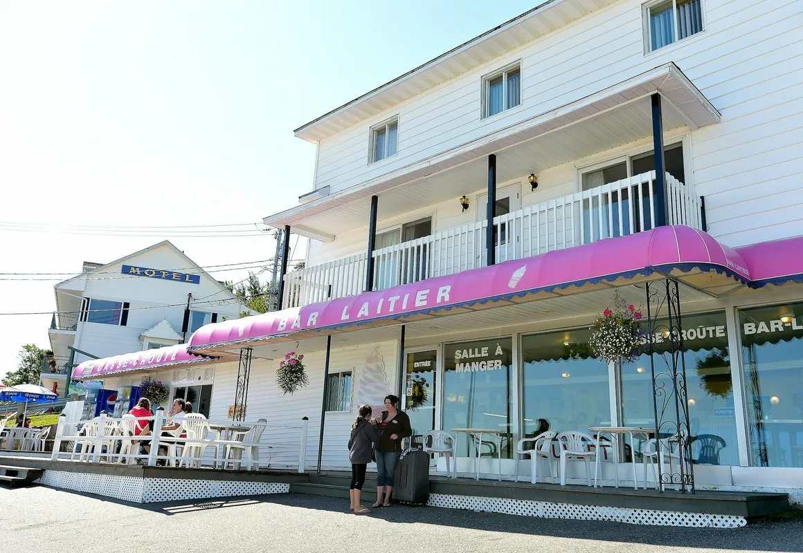 Motels Chalets Flots-Bleus hotel hero