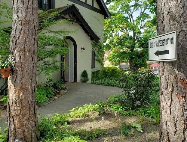 Ivy Manor Inn Village Center hotel detail image 1