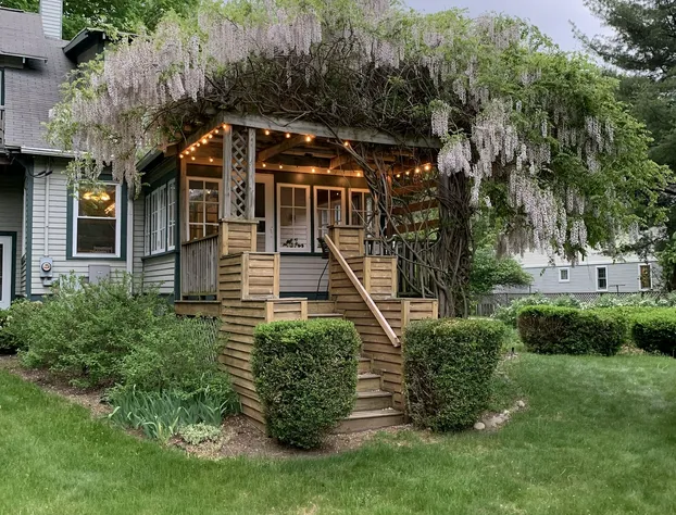 Garden Grove Inn Bed and Breakfast hotel detail image 2