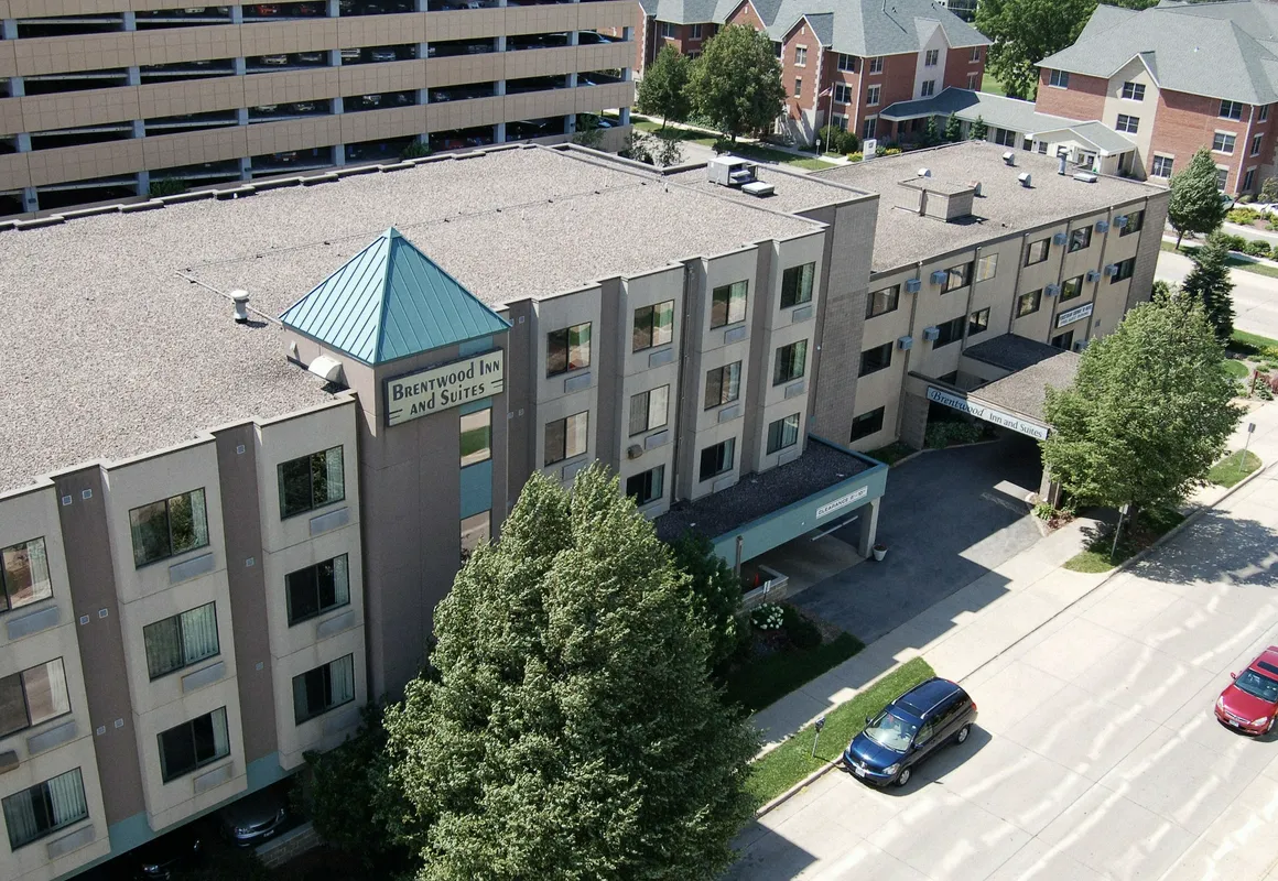 Brentwood Inn & Suites hotel hero