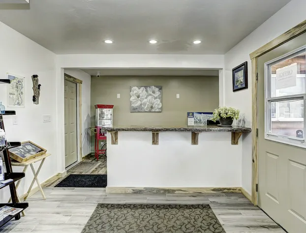 Cascade Lake Inn hotel detail image 3