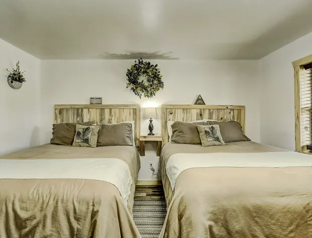 Cascade Lake Inn hotel detail image 4