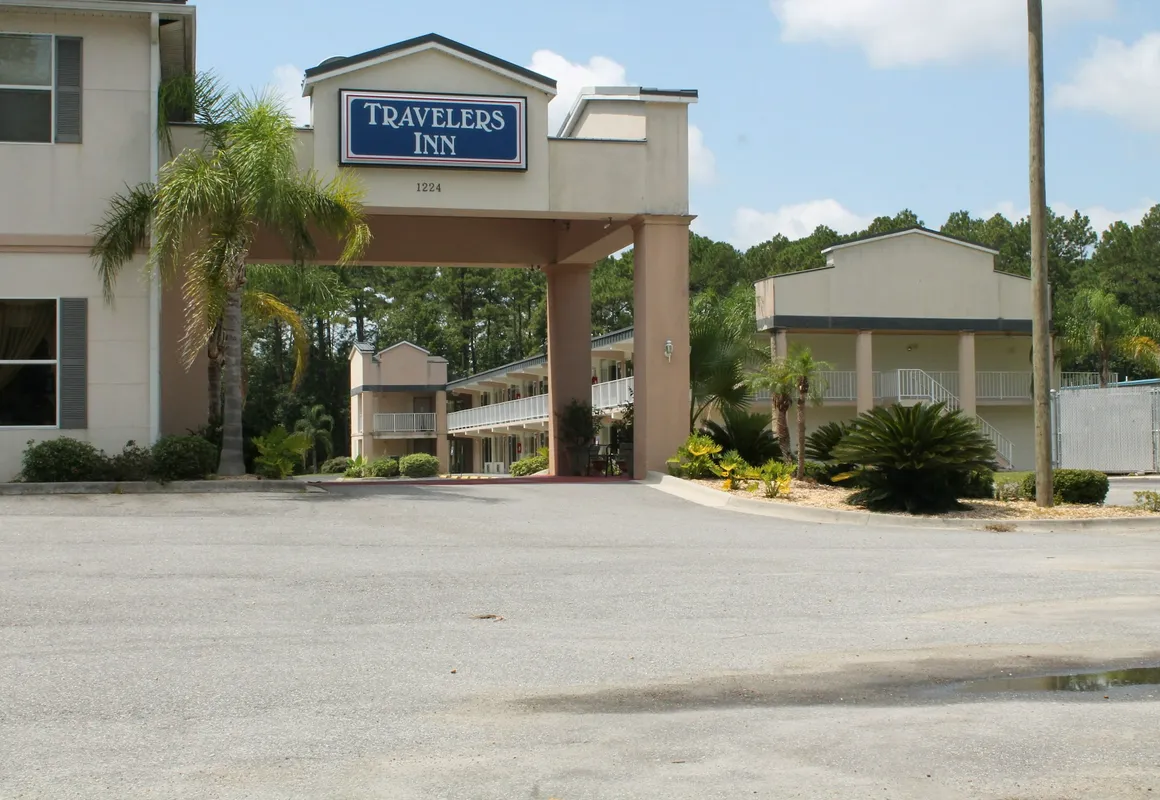Travelers Inn hotel hero