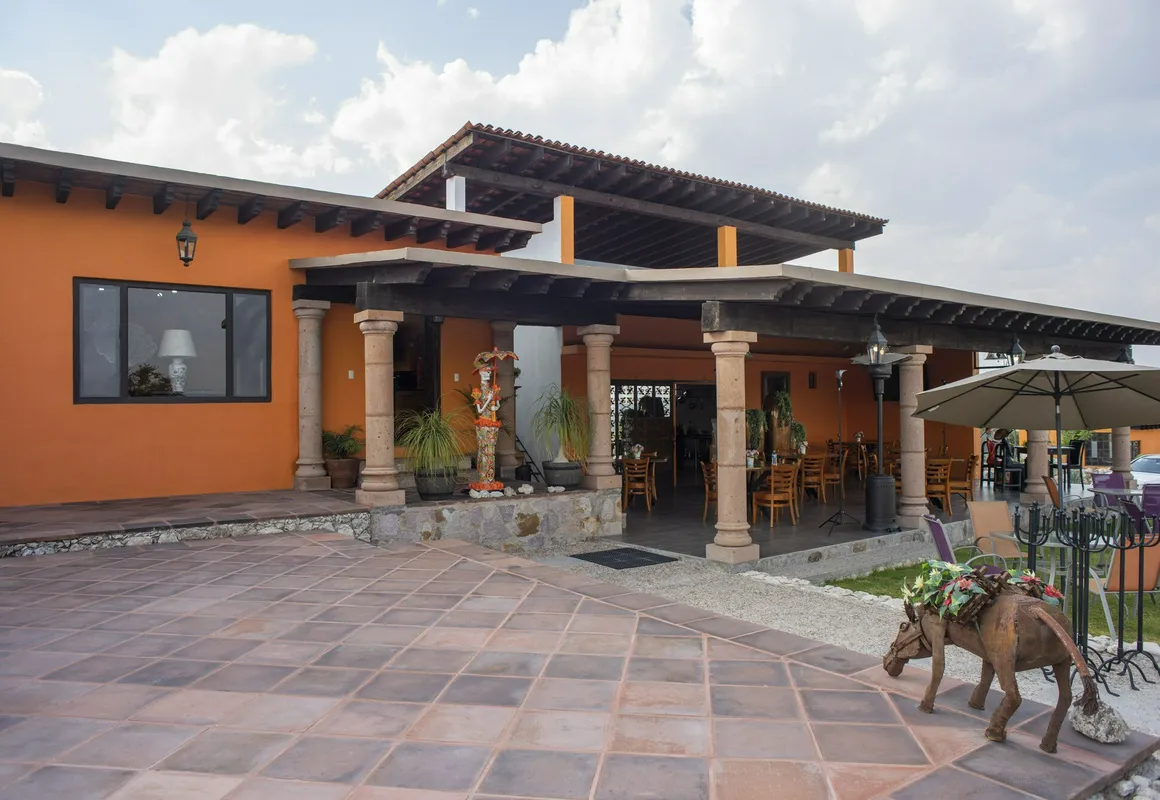 El Macehual hotel hero