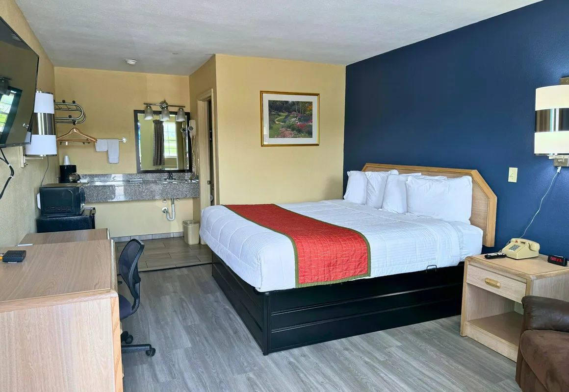 Westwoods Motel hotel hero