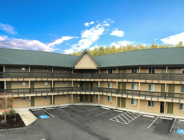 Life Northwest RV sites and Lodging hotel detail image 1