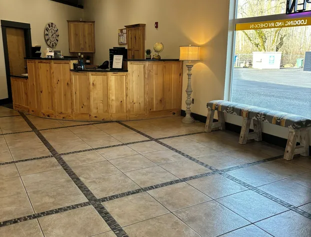 Life Northwest RV sites and Lodging hotel detail image 3