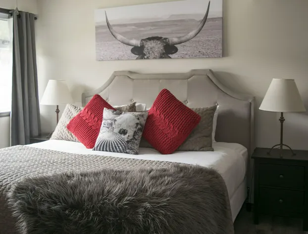 Yamnuska Suites hotel detail image 4