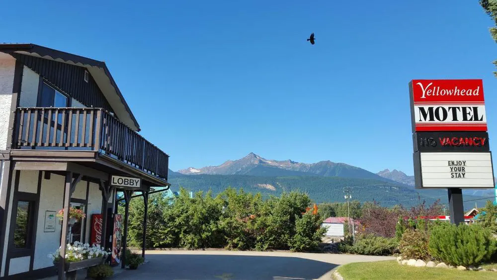 Yellowhead Motel hotel hero