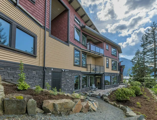 The Lodge on Harrison Lake hotel detail image 1