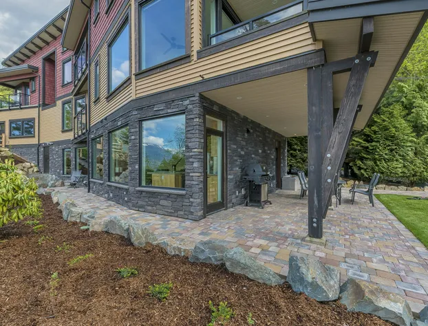 The Lodge on Harrison Lake hotel detail image 2