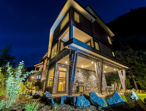 The Lodge on Harrison Lake hotel detail image 4