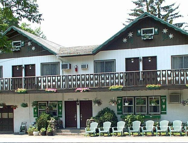 Crystal Brook Resort & Mountain Brauhaus hotel detail image 1