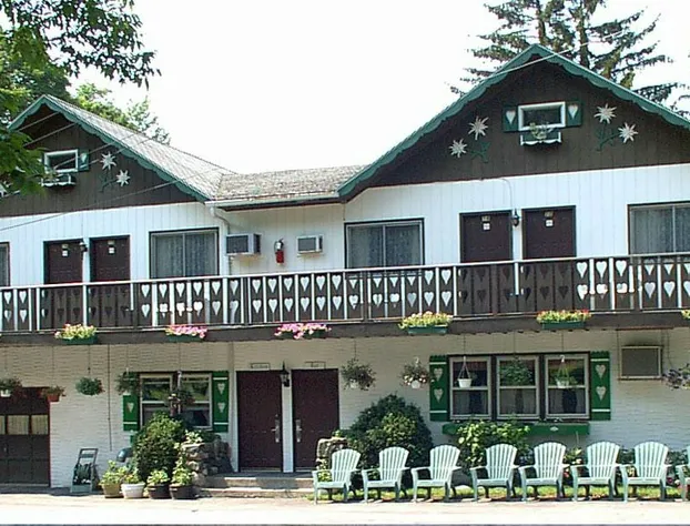 Crystal Brook Resort & Mountain Brauhaus hotel detail image 1