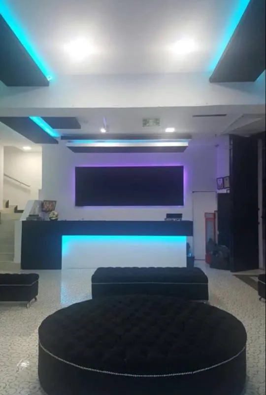 Hotel Dluxe & Suites hotel hero