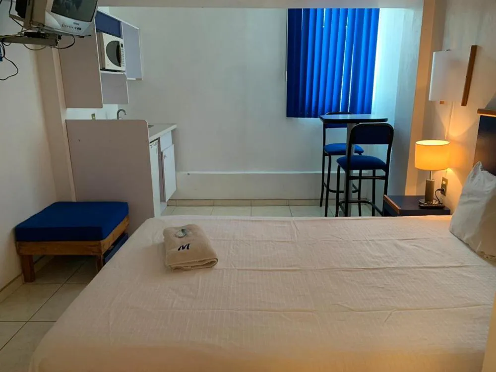 Hotel H Montreal hotel hero