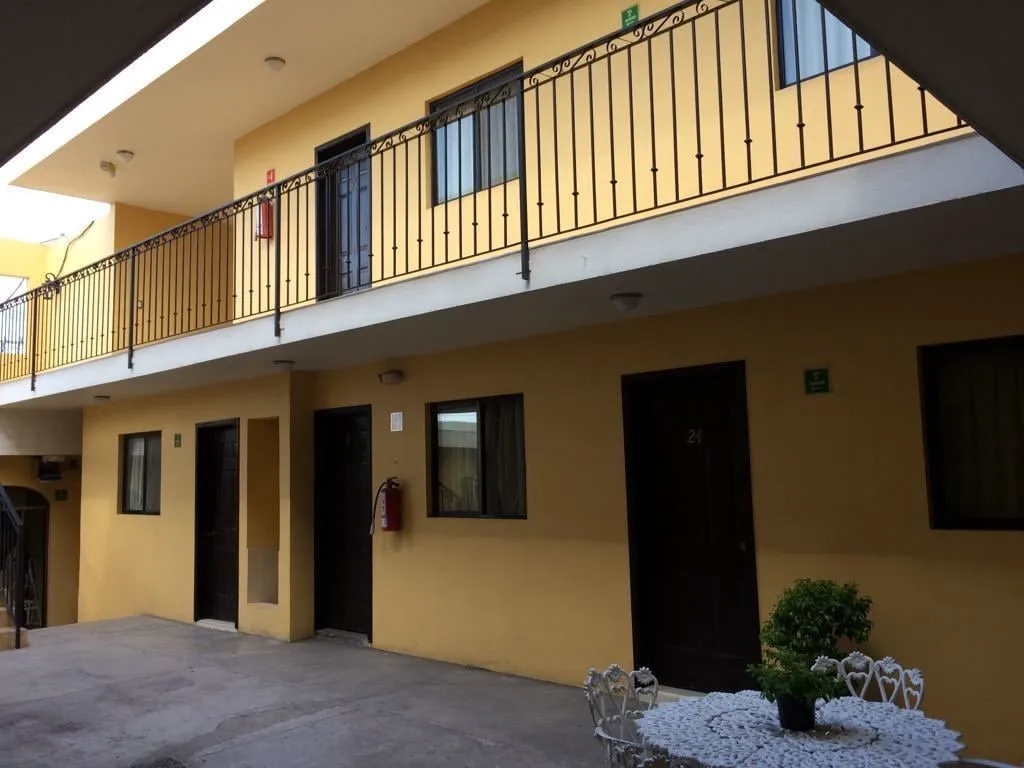 Hotel Flores Hills hotel hero