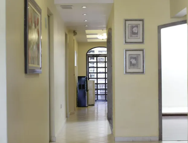 Hotel Flores Hills hotel detail image 1