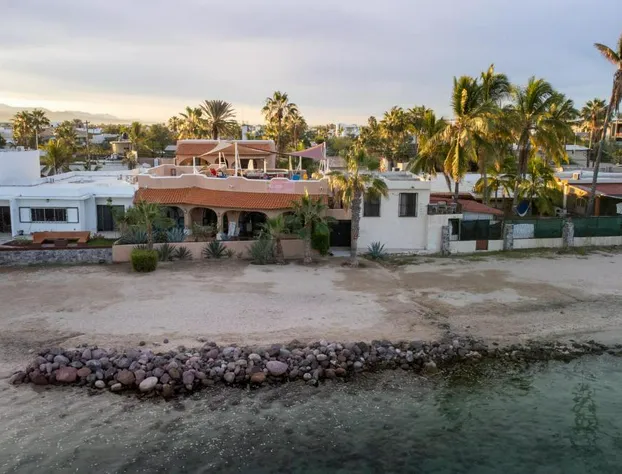 Casa Kootenay Waterfront BnB hotel detail image 1