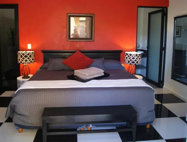 Ochenta Y Dos an urban bed & breakfast hotel detail image 4