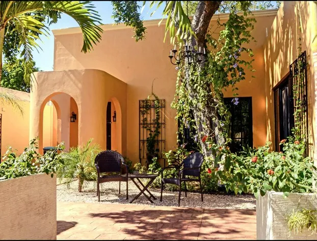 Ochenta Y Dos an urban bed & breakfast hotel detail image 2