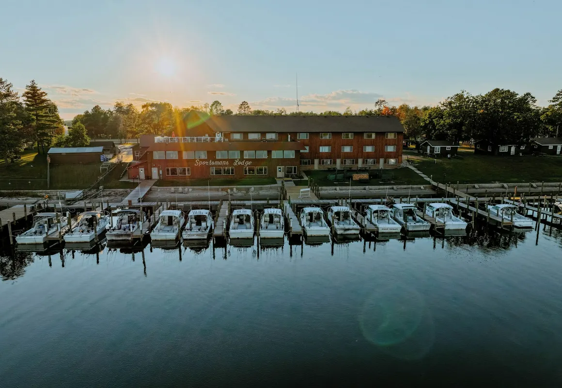 Sportsman's Lodge hotel hero