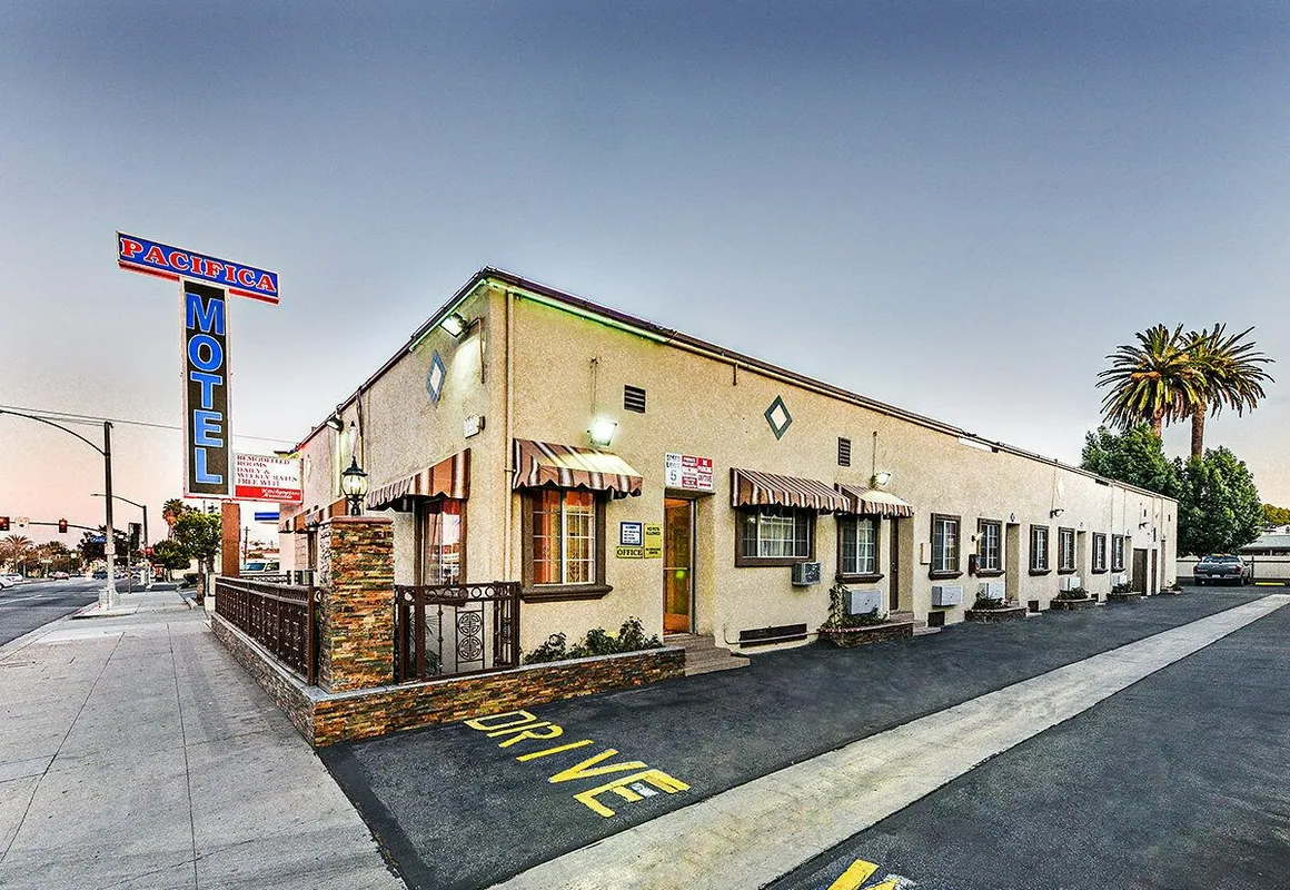 Pacifica Motel hotel hero
