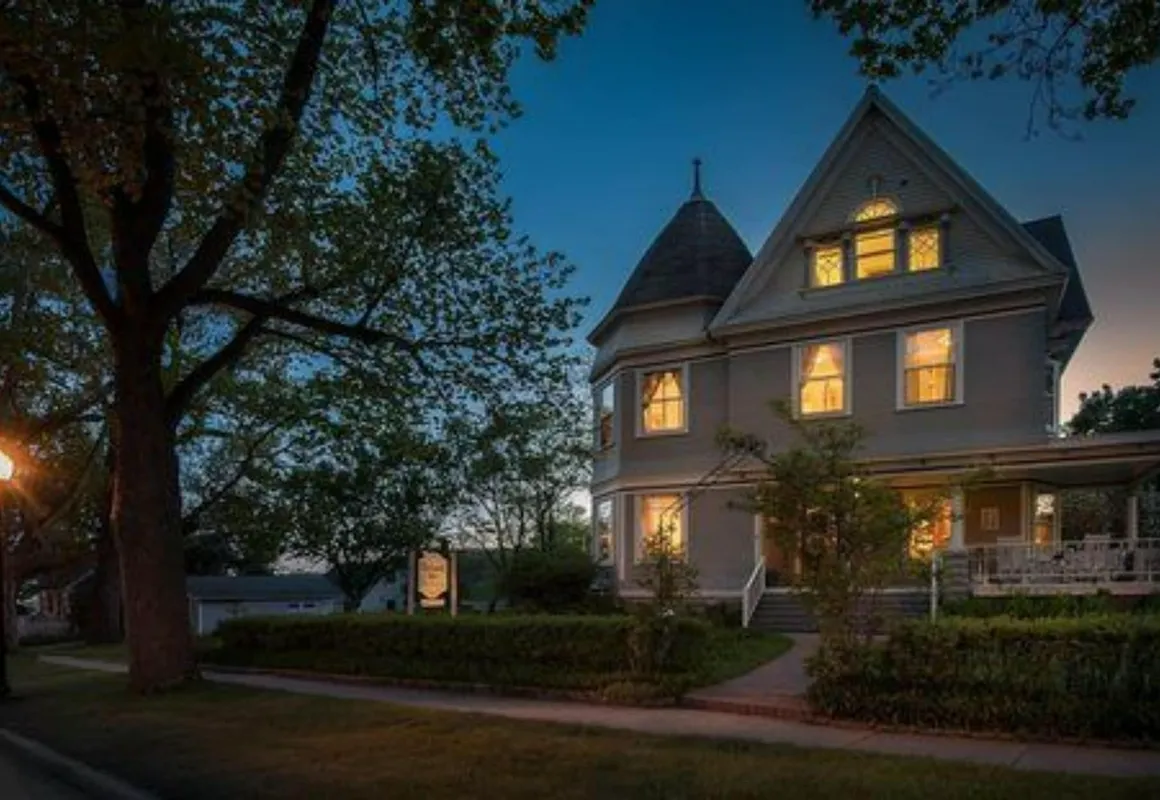 McConnell Inn hotel hero