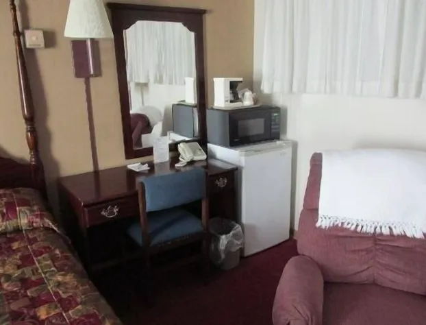 Elms Motel hotel detail image 2