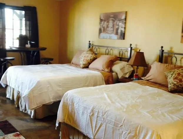 HH Creek Inn hotel detail image 3