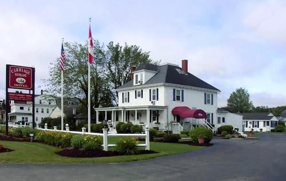 Carriage House Motel Cottages & Suites hotel hero