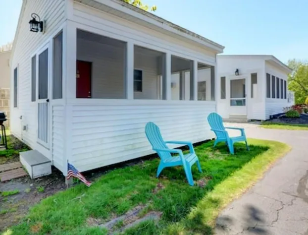 Carriage House Motel Cottages & Suites hotel detail image 3