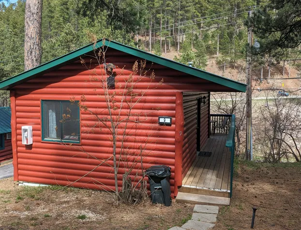 Ponderosa Pines Inn and Cabins hotel detail image 4