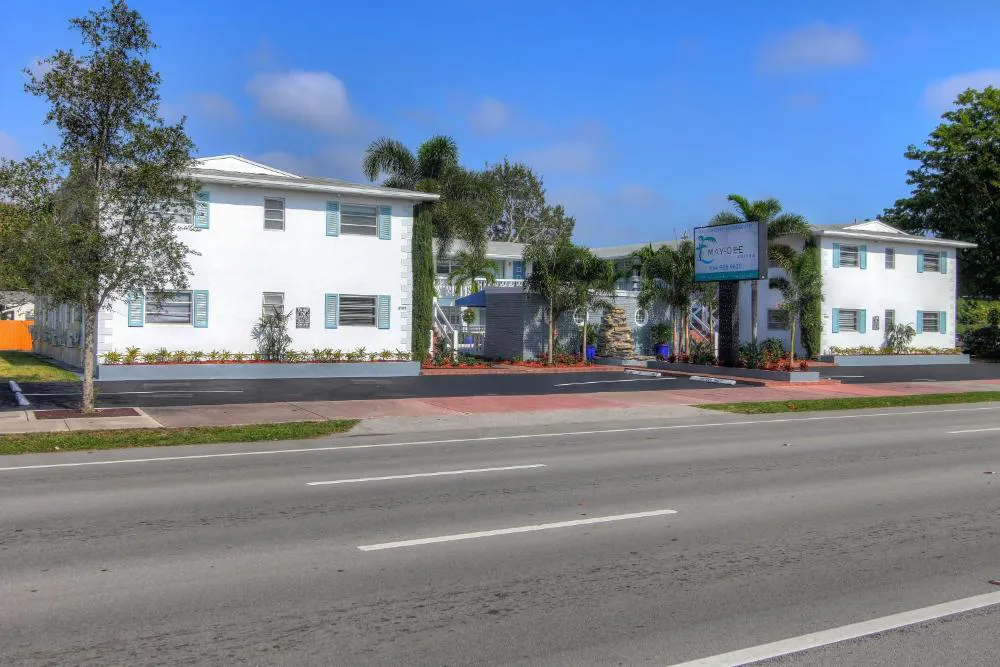 May-Dee Suites hotel hero