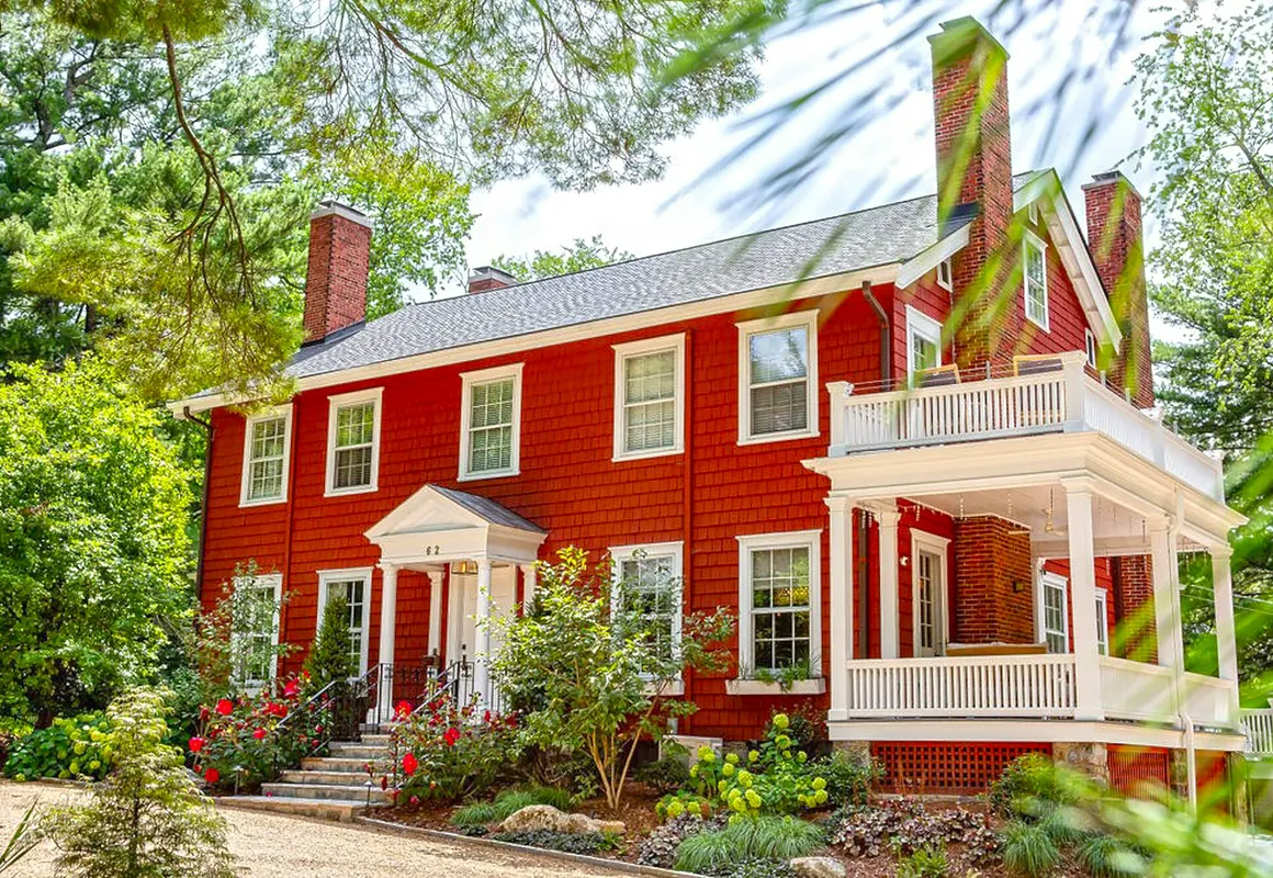 The Applewood Manor hotel hero