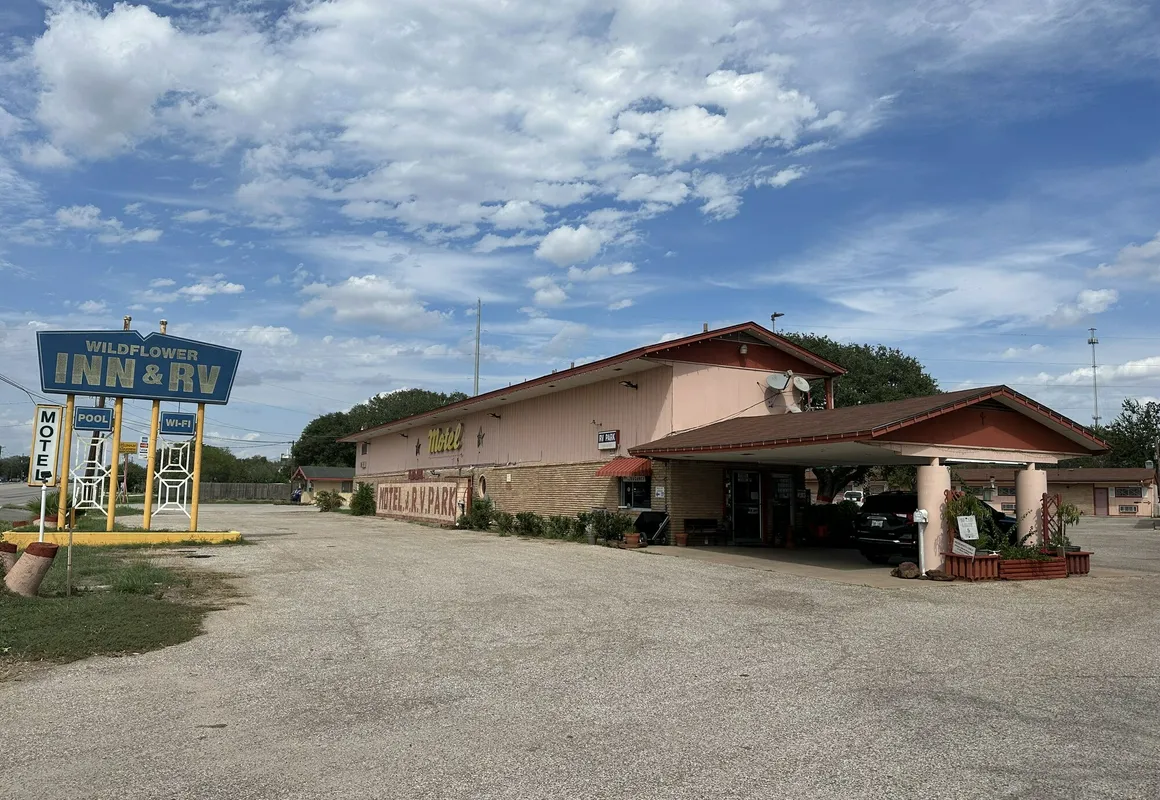 Wildflower Inn & RV Park hotel hero